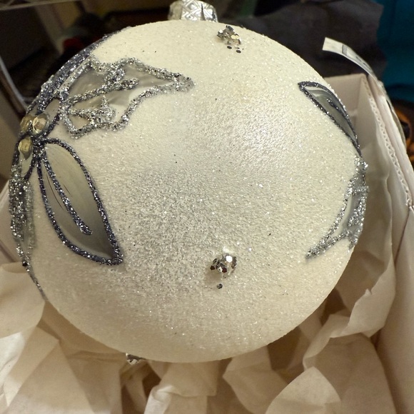 EUROPEAN Hand Crafted Glass Christmas ornaments. White and gray Made in Poland. - Picture 2 of 7